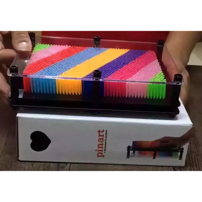 Juguete Sensorial Pin Art 3D Arcoíris (Escultura y Molde de Escritorio)